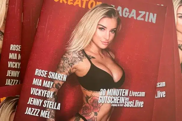 Gestapelte Exemplare der ersten Ausgabe des Creator Magazin 2026 mit Cover-Model Rose Sharen