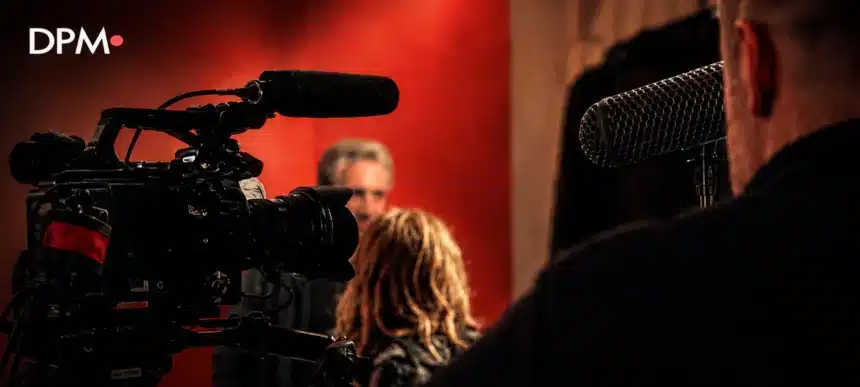 Filmteam bei Dreharbeiten zur Dokumentarserie UNTOLD DPM